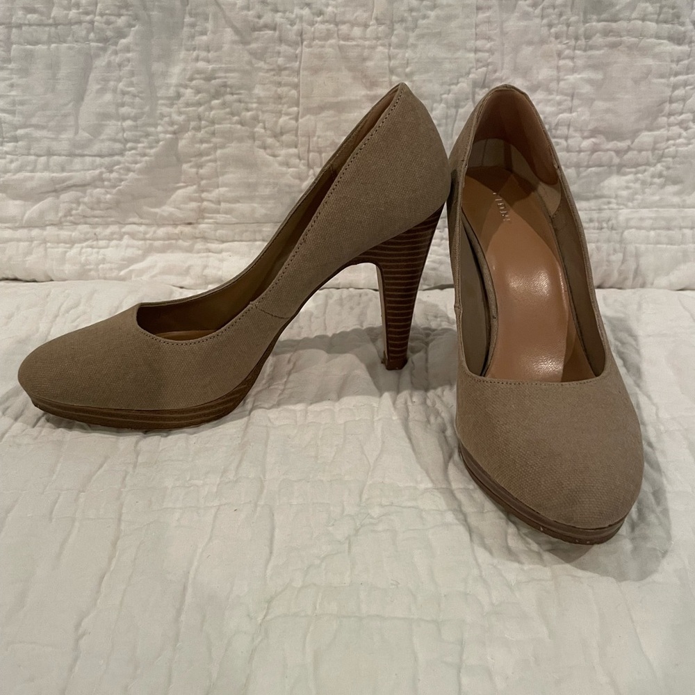 FIONI Clothing Tan Women's Heels